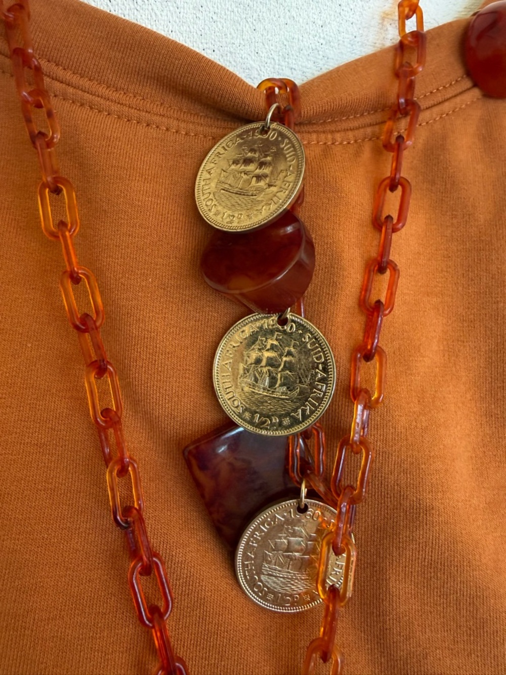 Vintage lucite?  Coin Pendant Necklace - Women Jewelry amber color - Picture 4 of 13